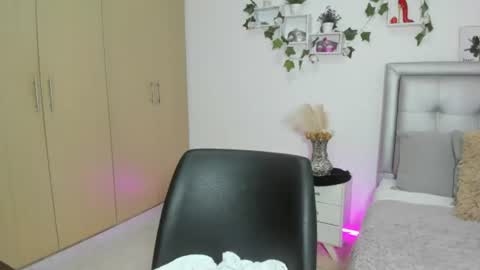 miiaa_k online show from 06-19-26, 11:25