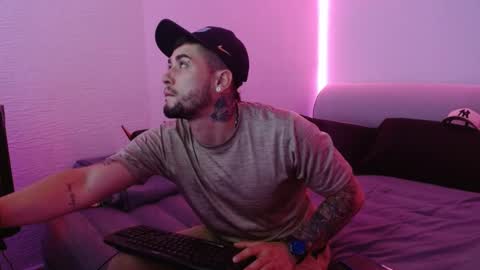 Mia and Liam online show from 01-08-25, 05:05