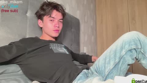 Snapshot of miikemmm_ chatting on 01-01-25, 11:29 Watch me fucking in NEW ACCOUNT LOLA online show from 01-01-25, 11:29