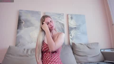 Snapshot of miissblonde chatting on 07-23-26, 01:58 miissblonde online show from 07-23-26, 01:58