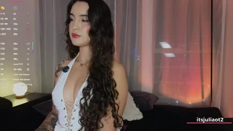 Snapshot of miissjulia chatting on 04-25-26, 12:35 online show from 04-25-26, 12:35