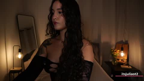 Snapshot of miissjulia chatting on 05-27-26, 01:35 online show from 05-27-26, 01:35