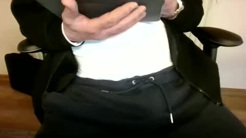 mik online show from 11-24-25, 11:43