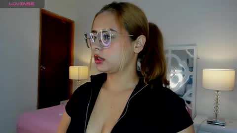 Mikaela blondie bigass online show from 11-09-25, 11:41