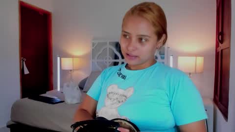 Snapshot of mikaelastonne chatting on 01-18-26, 11:58 Mikaela blondie bigass online show from 01-18-26, 11:58