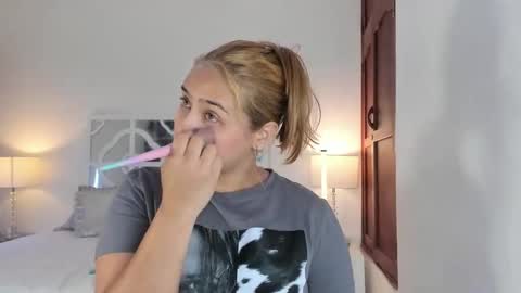 Snapshot of mikaelastonne chatting on 02-19-26, 09:49 Mikaela blondie bigass online show from 02-19-26, 09:49