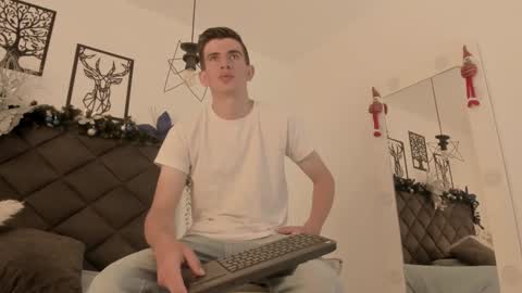 Snapshot of mikaelslow chatting on 01-03-25, 02:43 mikael online show from 01-03-25, 02:43
