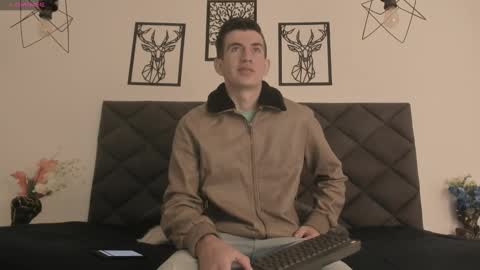 Snapshot of mikaelslow chatting on 01-19-25, 04:01 mikael online show from 01-19-25, 04:01