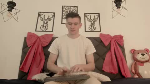 Snapshot of mikaelslow chatting on 02-15-25, 04:47 mikael online show from 02-15-25, 04:47