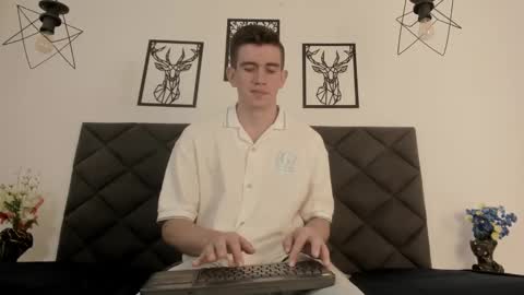 Snapshot of mikaelslow chatting on 02-22-25, 05:23 mikael online show from 02-22-25, 05:23