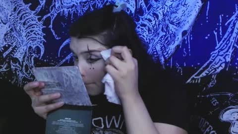 Mika online show from 02-18-26, 09:55