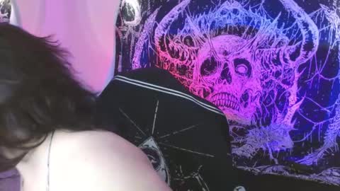 Snapshot of mikaskullcs chatting on 05-22-26, 10:37 Mika online show from 05-22-26, 10:37