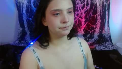 Snapshot of mikaskullcs chatting on 06-07-26, 09:51 Mika online show from 06-07-26, 09:51