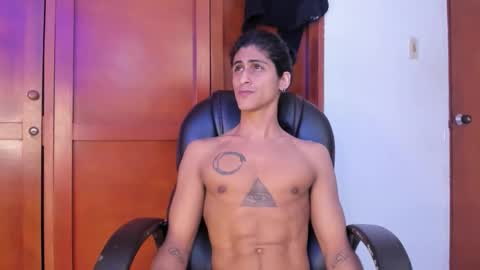 mike_d1030 online show from 02-11-26, 01:32