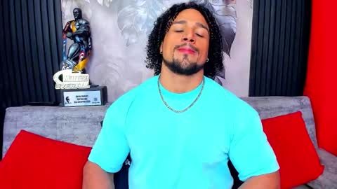 Snapshot of mike_estevess chatting on 02-08-26, 05:33 online show from 02-08-26, 05:33