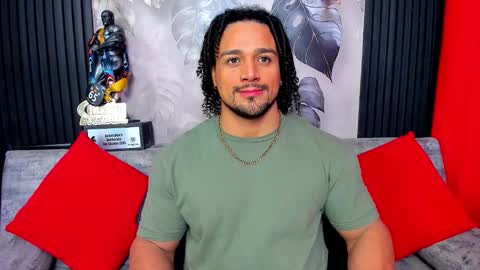 Snapshot of mike_estevess chatting on 02-16-26, 08:32 online show from 02-16-26, 08:32