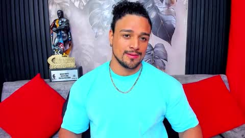 Snapshot of mike_estevess chatting on 02-20-26, 11:11 online show from 02-20-26, 11:11