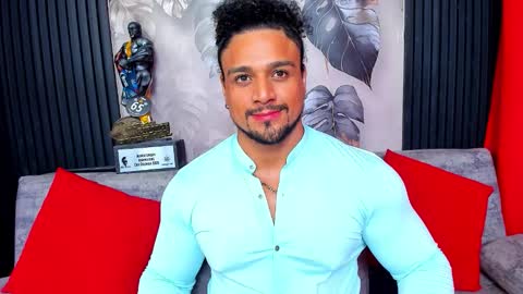 Snapshot of mike_estevess chatting on 03-06-26, 05:15 online show from 03-06-26, 05:15