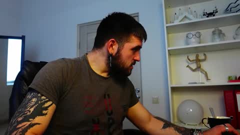 Snapshot of mike_platano chatting on 09-23-25, 02:31 MIKE PLATANO online show from 09-23-25, 02:31