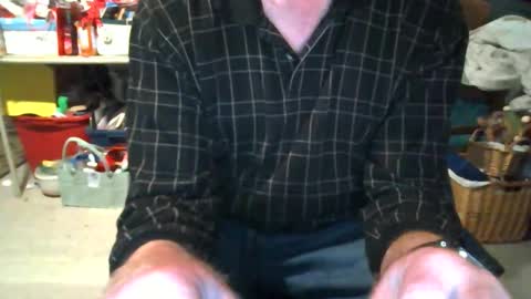 Snapshot of mikeb3200 chatting on 11-29-25, 04:37 mikeb3200 online show from 11-29-25, 04:37