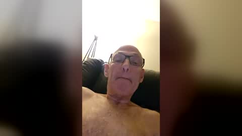 Snapshot of mikedhanson chatting on 07-13-26, 04:48 MikeD online show from 07-13-26, 04:48