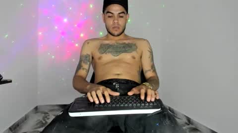 Snapshot of mikee_scooth chatting on 05-12-26, 08:28 mikee_scooth online show from 05-12-26, 08:28