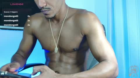 Snapshot of mikejaybr chatting on 06-12-26, 04:11 Mike Jay online show from 06-12-26, 04:11