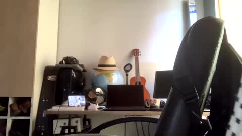 Snapshot of miker1239 chatting on 01-03-25, 01:14 miker1239 online show from 01-03-25, 01:14