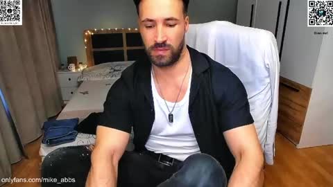 Snapshot of mikestrip chatting on 04-29-26, 04:22 Mike online show from 04-29-26, 04:22