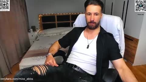Snapshot of mikestrip chatting on 04-30-26, 01:06 Mike online show from 04-30-26, 01:06