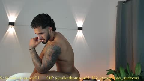 Snapshot of mikethomson01 chatting on 05-07-26, 02:17 Mike online show from 05-07-26, 02:17