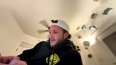 Snapshot of mikeywhite123 chatting on 01-31-25, 07:39 mikeywhite123 online show from 01-31-25, 07:39