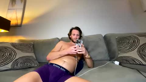 Snapshot of mikeywhite123 chatting on 02-26-25, 04:58 mikeywhite123 online show from 02-26-25, 04:58