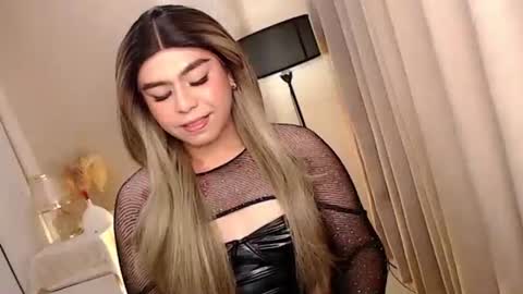Theresa Luna online show from 10-18-25, 05:14