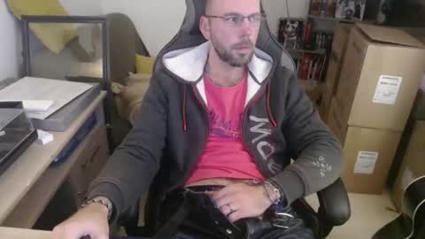 mikmik91 online show from 12-18-25, 04:13