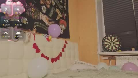 Snapshot of miko_meow chatting on 10-19-25, 08:20 Miko online show from 10-19-25, 08:20