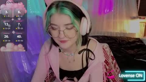 Snapshot of miko_meow chatting on 12-18-25, 09:32 Miko online show from 12-18-25, 09:32