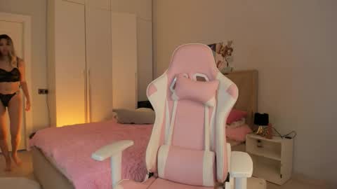 miko_moonn online show from 10-08-25, 04:21