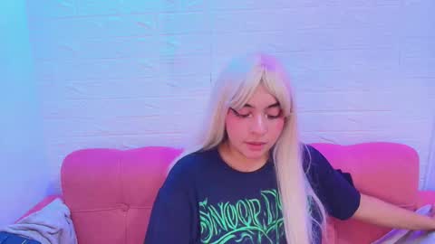   miku katsuragi  online show from 11-21-25, 10:52