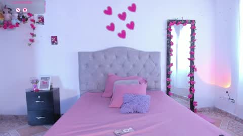 Snapshot of mila_1wood chatting on 09-19-25, 01:01 mila_1wood online show from 09-19-25, 01:01