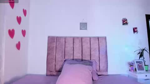 Snapshot of mila_1wood chatting on 09-26-25, 01:04 mila_1wood online show from 09-26-25, 01:04