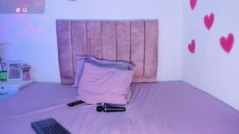 Snapshot of mila_1wood chatting on 09-29-25, 12:43 mila_1wood online show from 09-29-25, 12:43