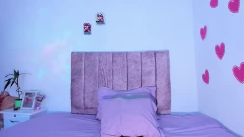 Snapshot of mila_1wood chatting on 10-07-25, 01:08 mila_1wood online show from 10-07-25, 01:08