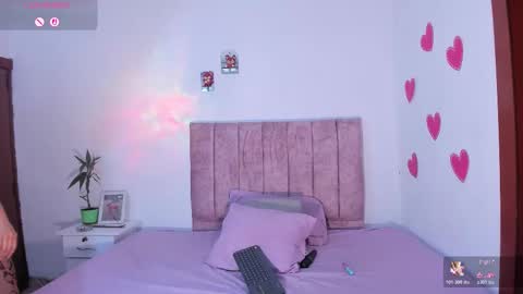 Snapshot of mila_1wood chatting on 11-14-25, 01:21 mila_1wood online show from 11-14-25, 01:21