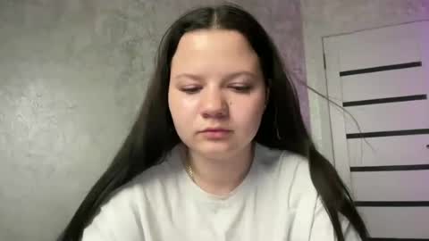 Snapshot of mila_bloom chatting on 06-24-26, 09:25 Mila online show from 06-24-26, 09:25