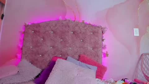 mila_grace_ online show from 10-20-25, 06:41