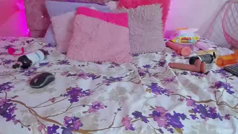 mila_grace_ online show from 10-24-25, 06:48