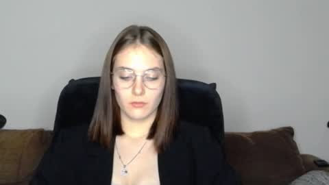 mila_keyy online show from 11-19-25, 10:21