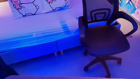 Snapshot of mila_kiitty chatting on 04-23-26, 10:47 Milena online show from 04-23-26, 10:47