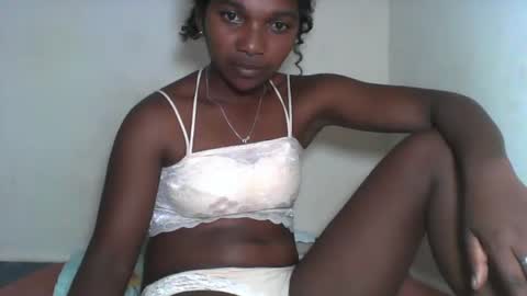 mila_lunah online show from 03-17-26, 06:11